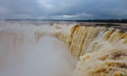 Meravigliose cascate di Iguazzu